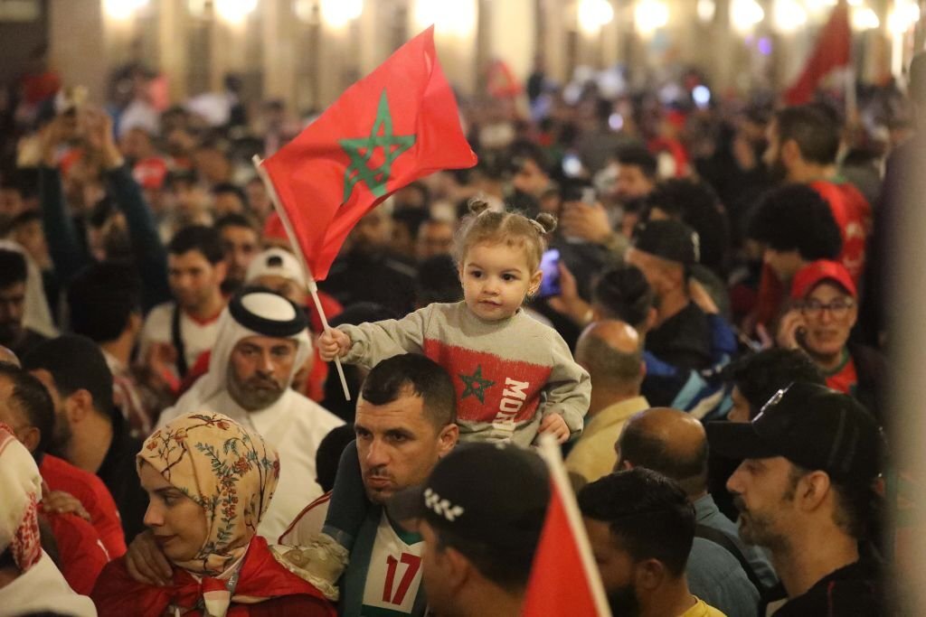 Người dân Morocco xuống đường ăn mừng sau chiến tích của đội nhà 8 Người dân Morocco xuống đường ăn mừng sau chiến tích của đội nhà 8